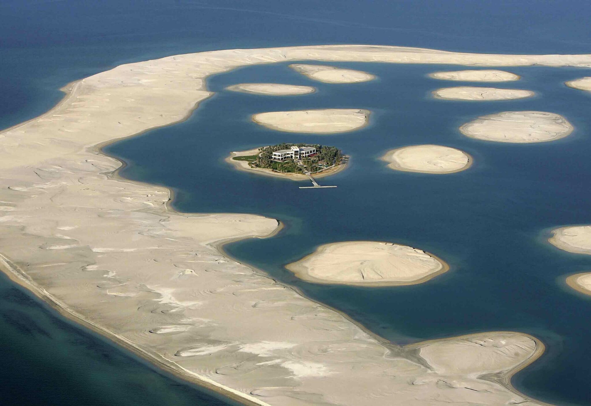 Dubai S Developing Man Made Islands The World Archipelago It S   The World Sinking Dubai 2048x1408 